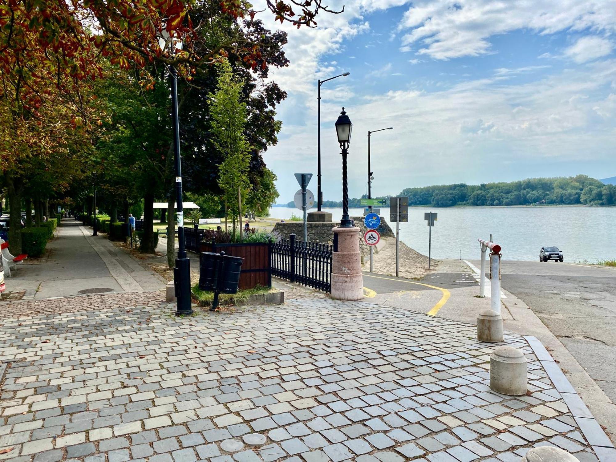 Bellevue Vendégházak Vác Esterno foto
