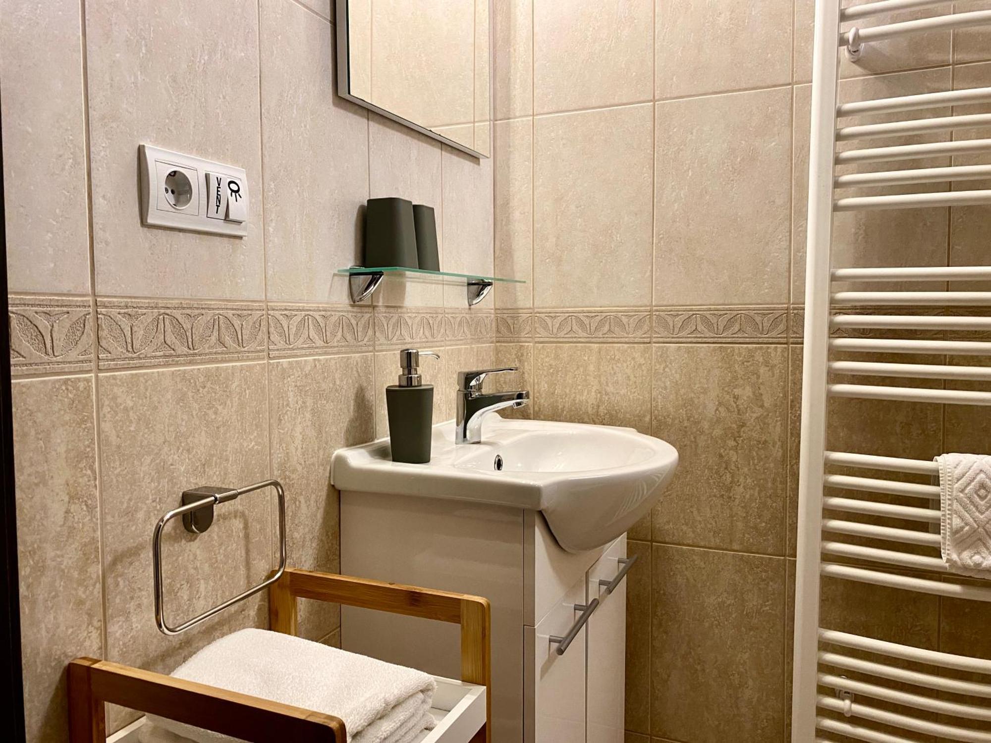 Bellevue Vendégházak Vác Esterno foto